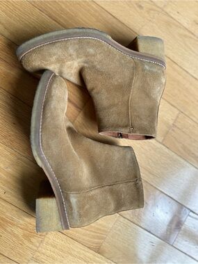Clarks Gum-sole Suede Ankle Boots in Camel Brown Size 8